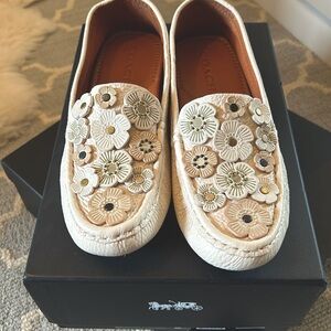 Coach shoes 8.5 fit like 39/9 cream leather w flowers